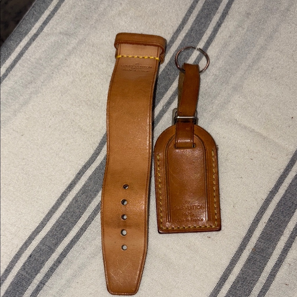 LV Luggage  Tags Brown Leather Bag with Unbranded key ring included